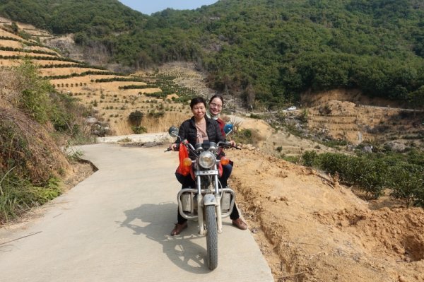 配资网址之家 大学教师黄灯5年家访，看清二本学生与家庭的坚韧和勇气